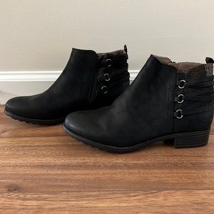 White Mountain Booties. Never Worn. Size 8 Black